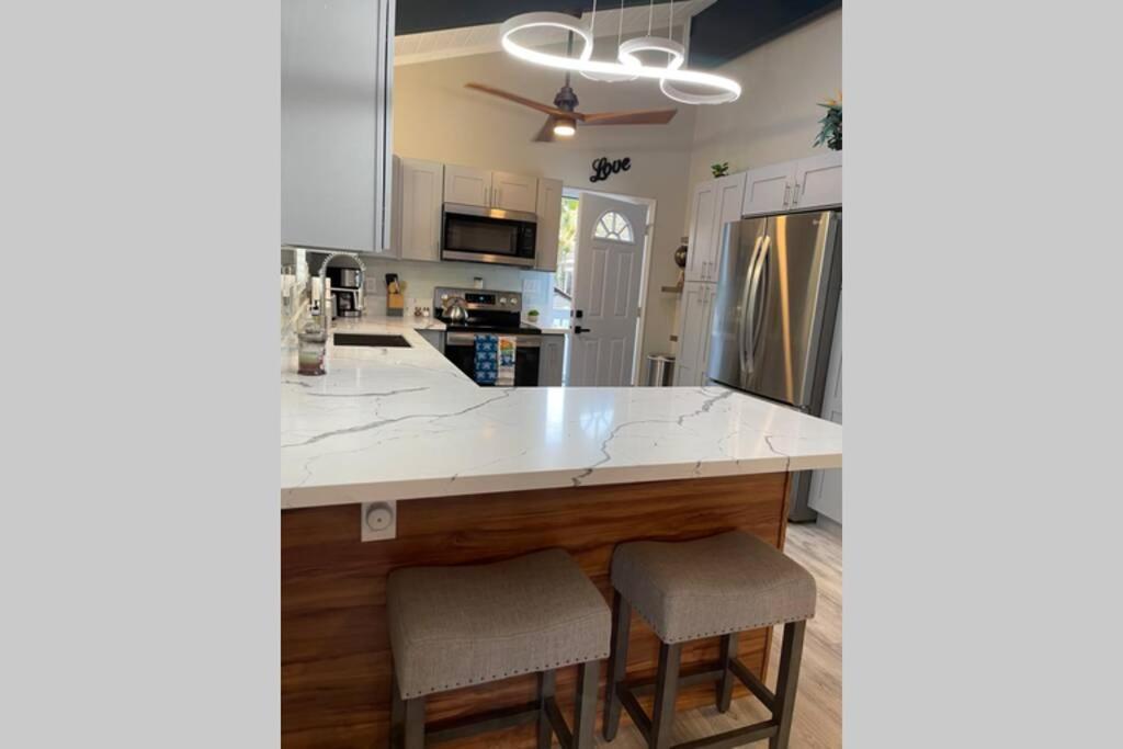 Spacious 2 Bedroom Beach House With King Suite Waianae Exterior photo
